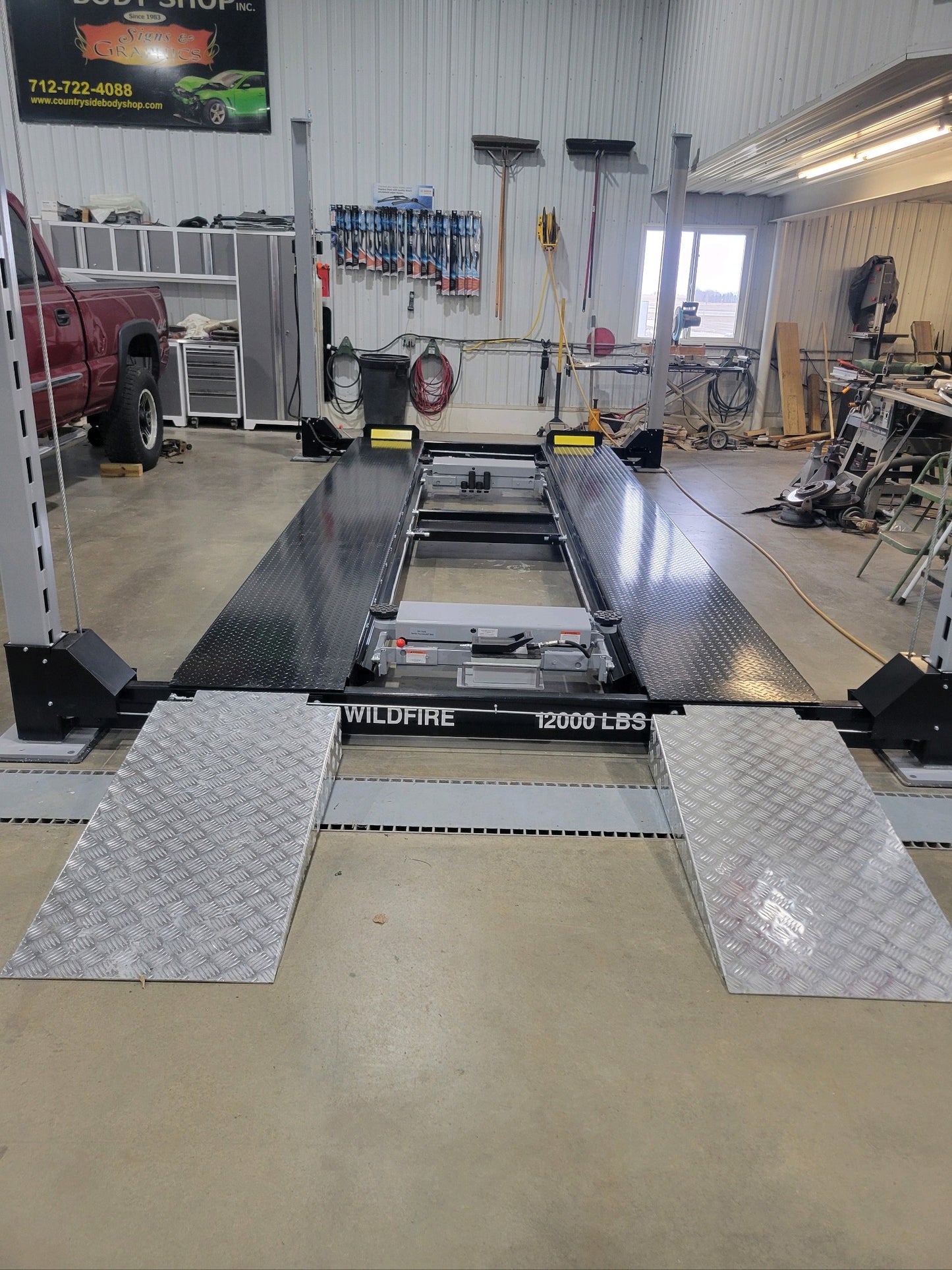 Wildfire 12000 Truck Lift for heavy duty vehicles