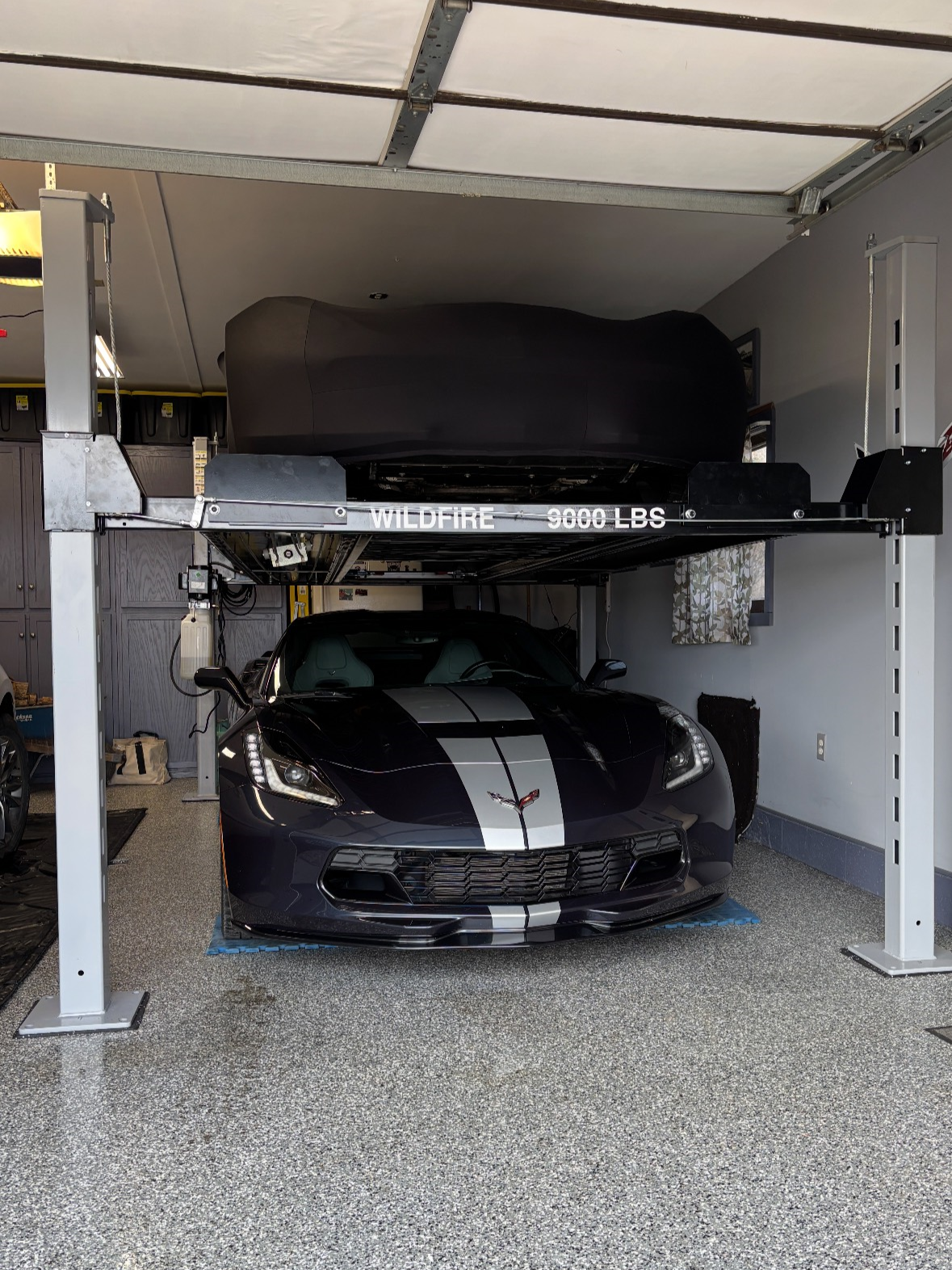 Wildfire Exotic 4 post lift in use with sports car